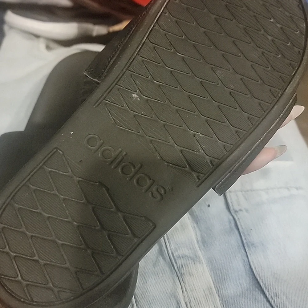 Adidas - Picture 2 of 5